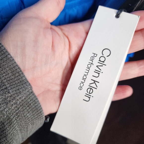 Calvin Klein Cropped Mock-Neck Puffer Vest - Picture 16 of 16